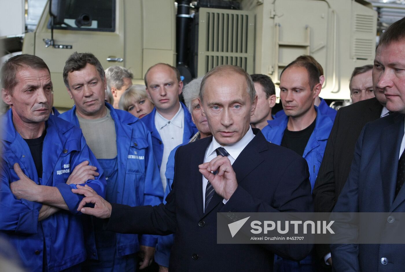 Vladimir Putin visits Tula KBP Instrument Design Bureau