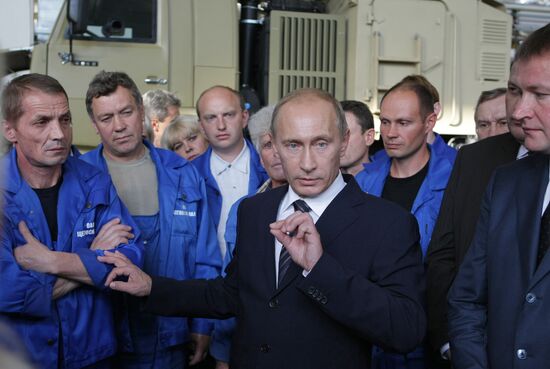 Vladimir Putin visits Tula KBP Instrument Design Bureau