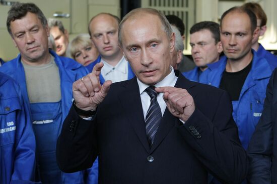 Vladimir Putin visits Tula KBP Instrument Design Bureau