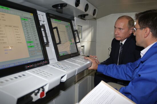 Vladimir Putin visits Tula KBP Instrument Design Bureau