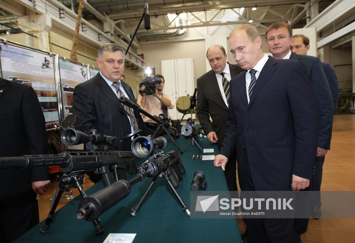 Vladimir Putin visits Tula KBP Instrument Design Bureau