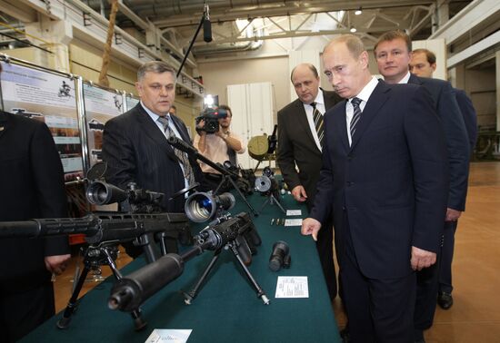 Vladimir Putin visits Tula KBP Instrument Design Bureau