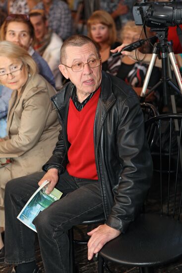 Taganka Theater company's meeting