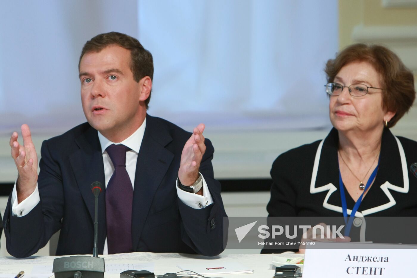 Dmitry Medvedev meets with members of Valdai Discussion Club