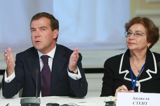 Dmitry Medvedev meets with members of Valdai Discussion Club