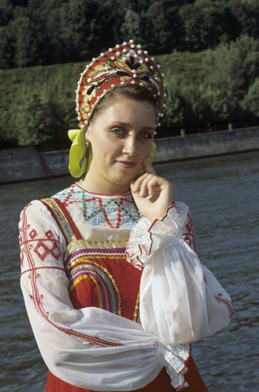 Vesenniye Zori folk group member