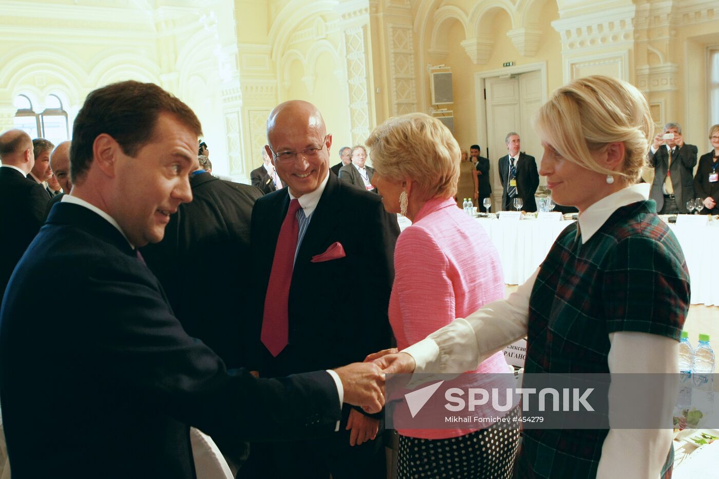 Dmitry Medvedev meets with members of Valdai Discussion Club