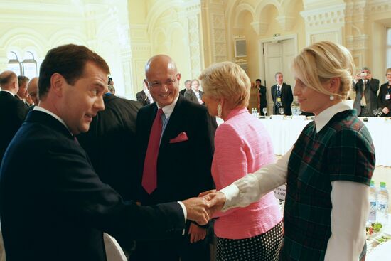 Dmitry Medvedev meets with members of Valdai Discussion Club