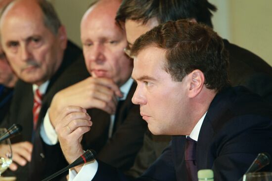 Dmitry Medvedev meets with members of Valdai Discussion Club