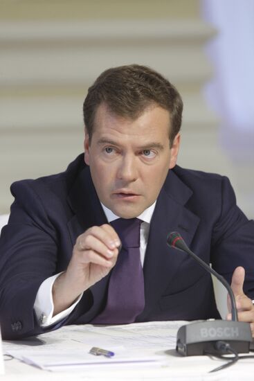 Dmitry Medvedev meets with members of Valdai Discussion Club
