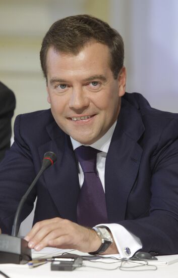 Dmitry Medvedev meets with members of Valdai Discussion Club