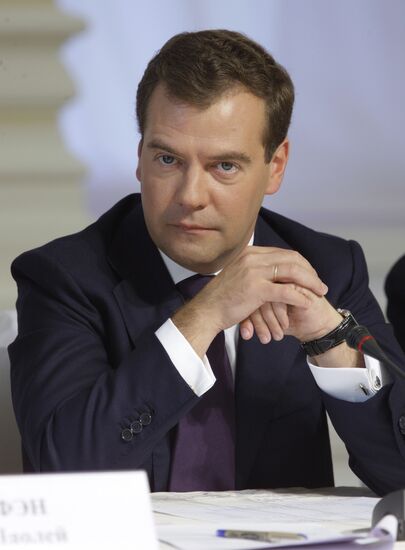 Dmitry Medvedev meets with members of Valdai Discussion Club