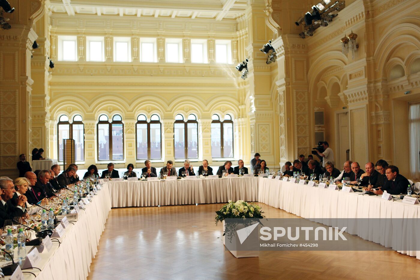 Dmitry Medvedev meets with members of Valdai Discussion Club