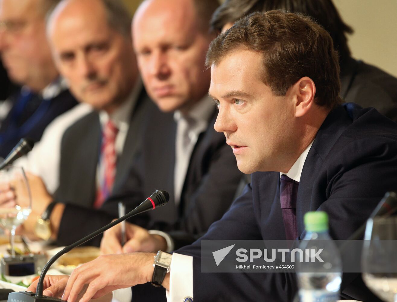 Dmitry Medvedev meets with members of Valdai Discussion Club