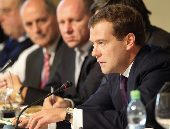 Dmitry Medvedev meets with members of Valdai Discussion Club