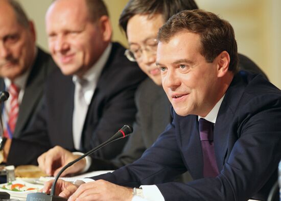 Dmitry Medvedev meets with members of Valdai Discussion Club