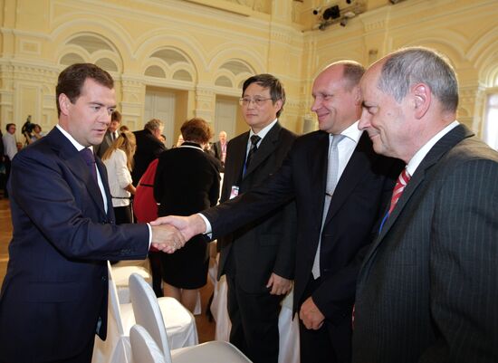 Dmitry Medvedev meets with members of Valdai Discussion Club