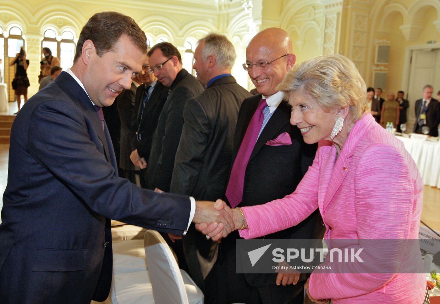 Dmitry Medvedev meets with members of Valdai Discussion Club