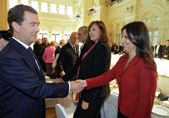 Dmitry Medvedev meets with members of Valdai Discussion Club