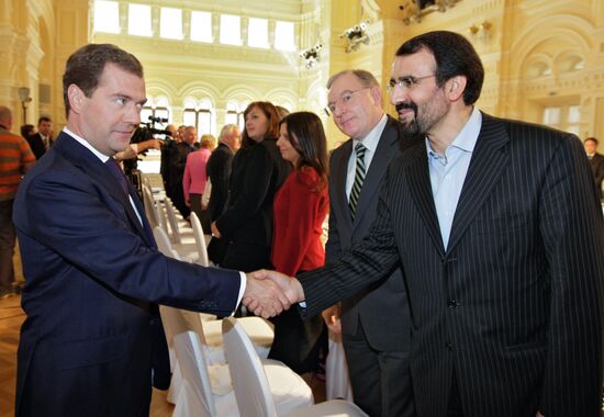 Dmitry Medvedev meets with members of Valdai Discussion Club