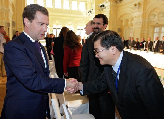 Dmitry Medvedev meets with members of Valdai Discussion Club