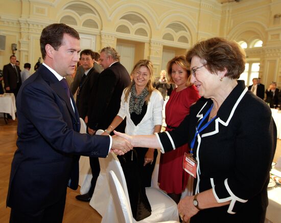 Dmitry Medvedev meets with members of Valdai Discussion Club