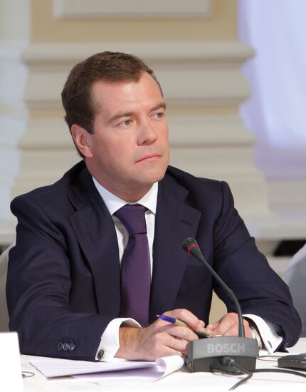 Dmitry Medvedev meets with members of Valdai Discussion Club