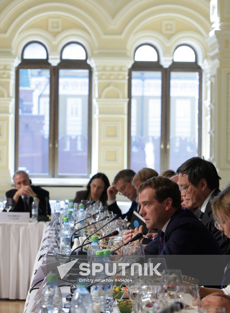 Dmitry Medvedev meets with members of Valdai Discussion Club