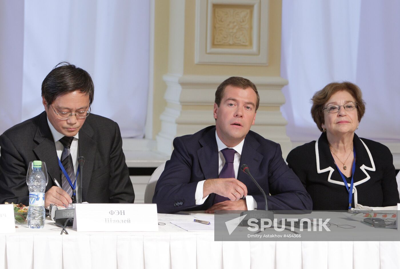 Dmitry Medvedev meets with members of Valdai Discussion Club