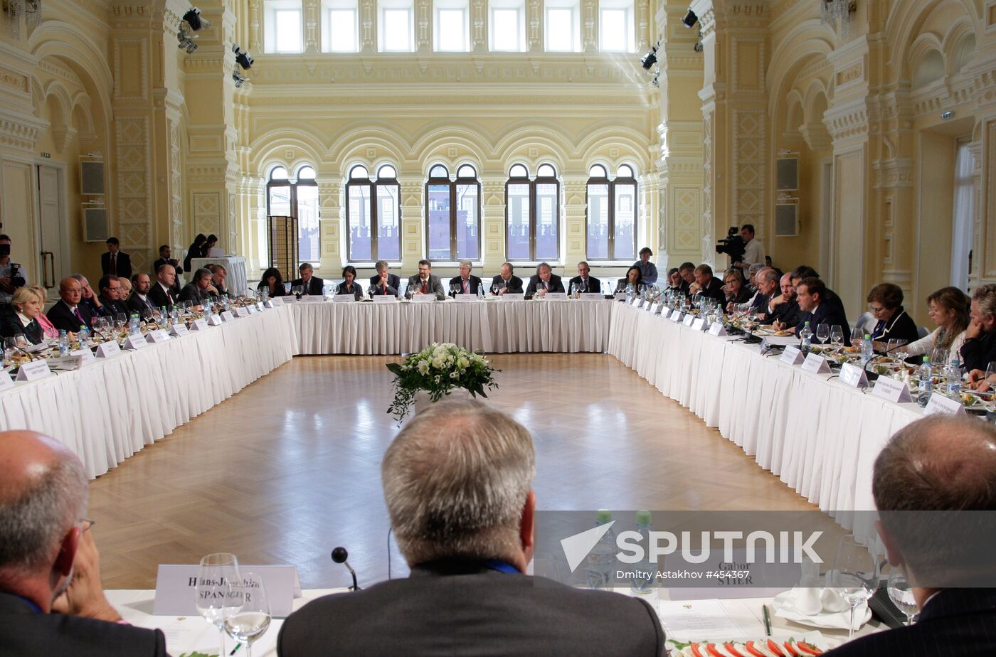 Dmitry Medvedev meets with members of Valdai Discussion Club