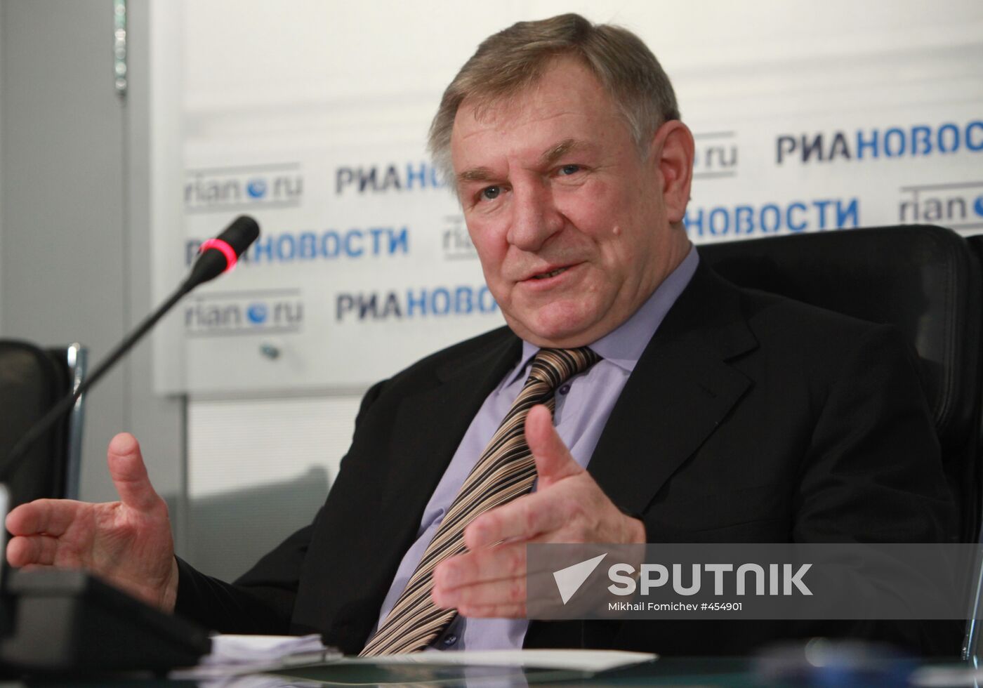 Boris Fomin attends news conference at RIA Novosti