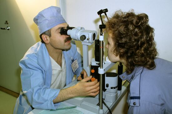 Microscopic eye examination