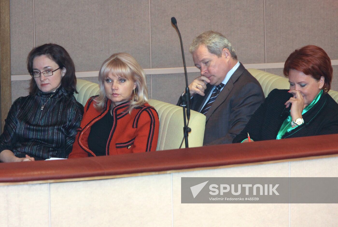 Russian Ministers attend State Duma plenary session