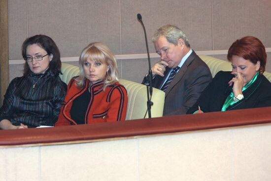 Russian Ministers attend State Duma plenary session