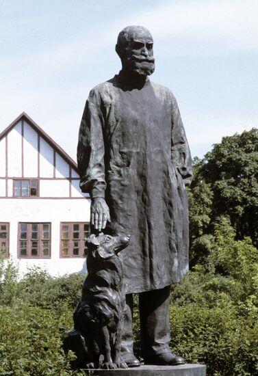 Monument to academician Ivan Pavlov in village of Koltushi