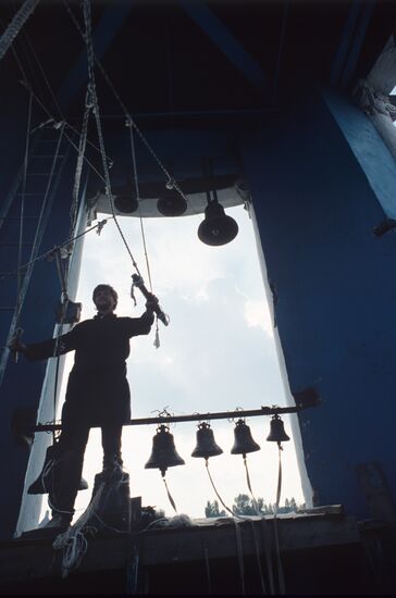 Bell-ringer