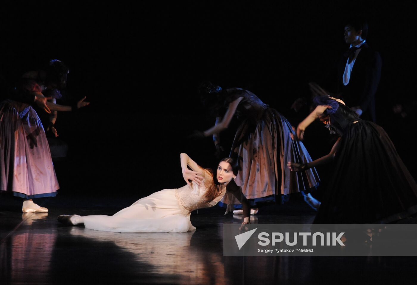 New National Theatre Tokyo ballet company performing in Moscow