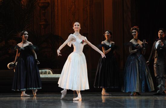 New National Theatre Tokyo ballet company performing in Moscow