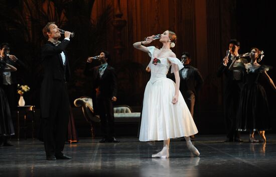 New National Theatre Tokyo ballet company performing in Moscow