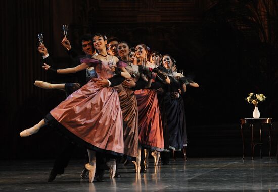 New National Theatre Tokyo ballet company performing in Moscow