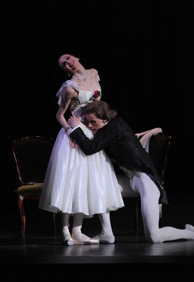 New National Theatre Tokyo ballet company performing in Moscow