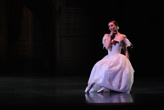 New National Theatre Tokyo ballet company performing in Moscow