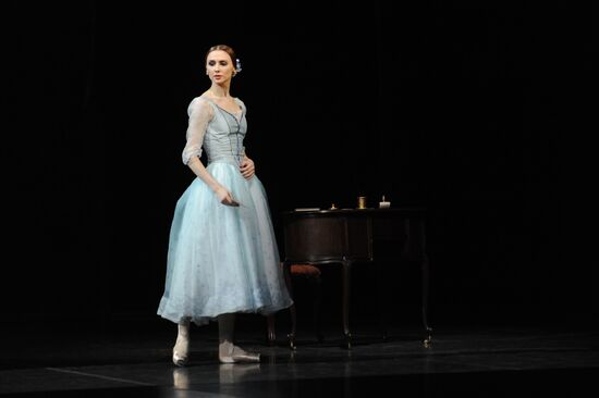 New National Theatre Tokyo ballet company performing in Moscow