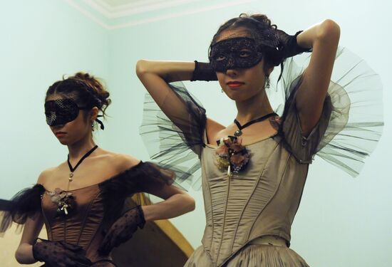 New National Theatre Tokyo ballet company performing in Moscow