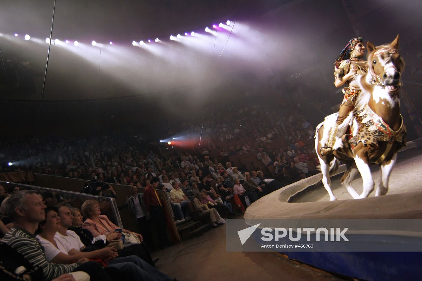 Moscow State Circus on Vernadsky Prospekt presents new show