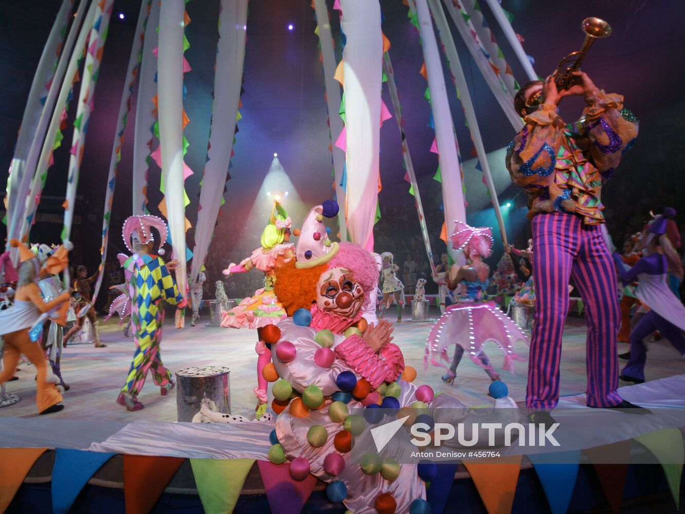 Moscow State Circus on Vernadsky Prospekt presents new show