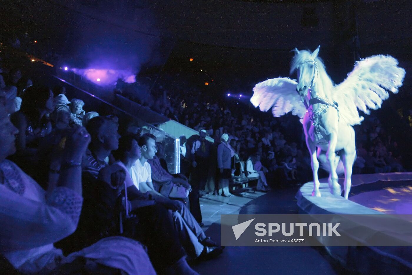 Moscow State Circus on Vernadsky Prospekt presents new show