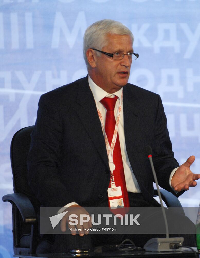 Rair R. Simonyan at 2009 Sochi Forum