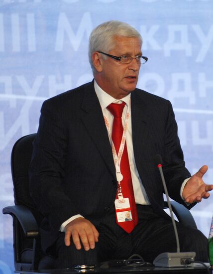 Rair R. Simonyan at 2009 Sochi Forum