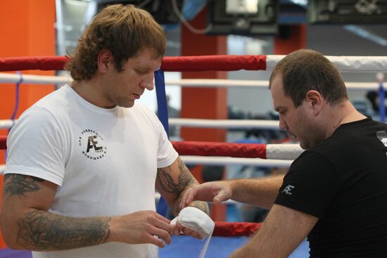 Fyodor Yemelyanenko vs. Valery Brudov sparring